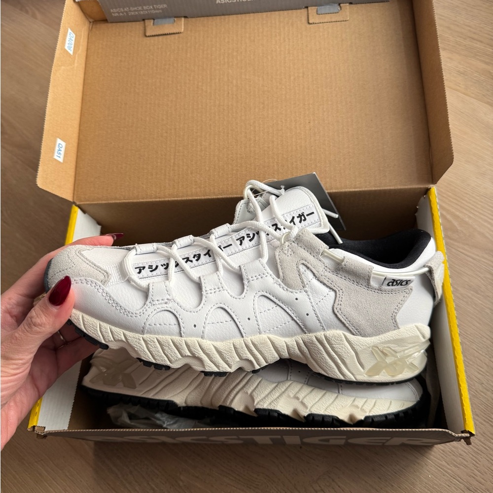 NEW ASICS Tiger Gel-Mai Sneakers – White – Men’s 6.5 / Women’s 8 - Picture 1 of 4